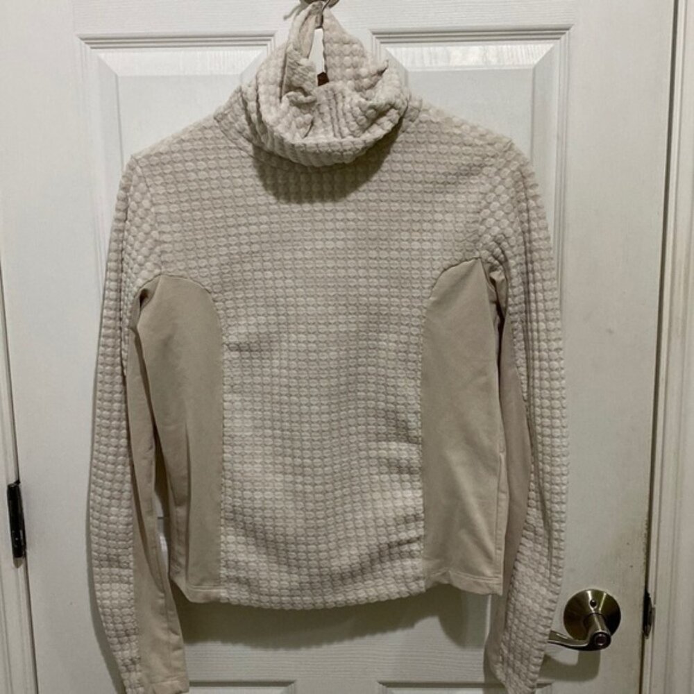 Nike Pro HyperWarm Women’s Pullover Sweater Long Sleeve Cream Size Medium